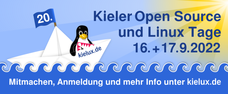 Die Computergrafik zeigt einen Pinguin, der auf einem Papierboot sitzt, das auf der rechten Seite eine Flagge mit der Zahl "20" trägt. Auf der linken Seite ist der Schriftzug "Kieler Open Source und Linux Tage 16. + 17.09.2022" zu sehen, vor einem Hintergrund, der oben rechts die Sonne darstellt und sich von Weiß über Gelb in Blau verfärbt. Es werden Sonnenstrahlen dargestellt, die sich von der Sonne ausgehend zum Papierboot hin verdicken und den Hintergrund aufweichen. Unter dem Boot sind Wellen in dunklerem Blau und mit weißem Rand dargestellt. In dem "Wasser" steht der Schriftzug "Mitmachen, Anmeldung und mehr Info unter kielux.de".