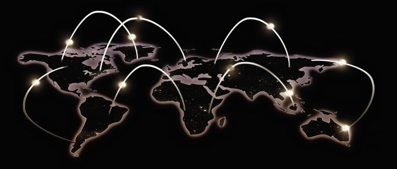 Computergrafik: Eine Weltkarte in schwarzen und schwarzen Kontinenten mit glühenden Rändern, aus den Kontinenten kommen lichter heraus und Lichtbögen spannen sich über Kontinente.